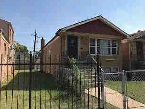 2nd image of 6725 S Damen Ave #1