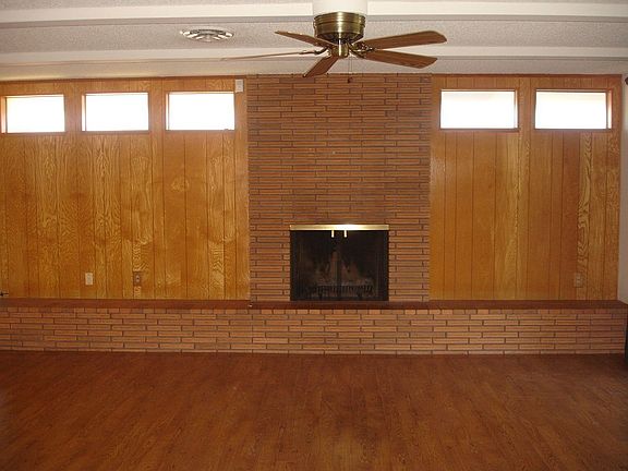 lg. family rm. with wood floors.