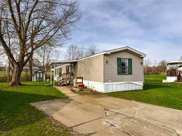 1030 S Park Dr, Brookfield, OH 44403