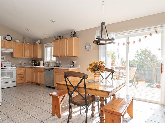 5th image of 27705 Manchester Cir