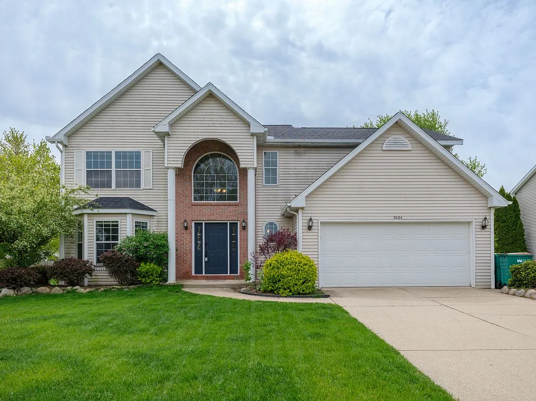 4 bed, 2.5 bath, 2635 sqft, $2,750 — Photo 1