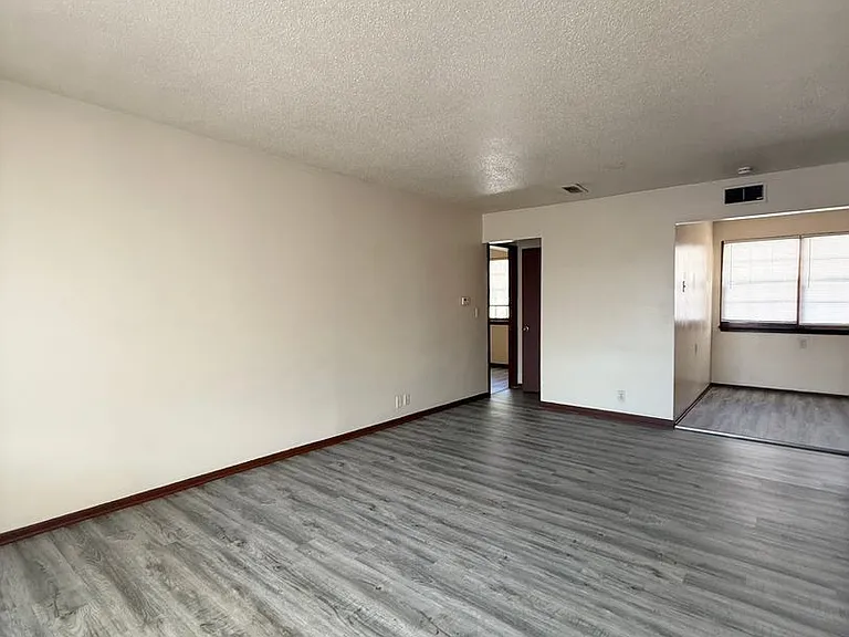 4918 Ames Ave — Photo 2