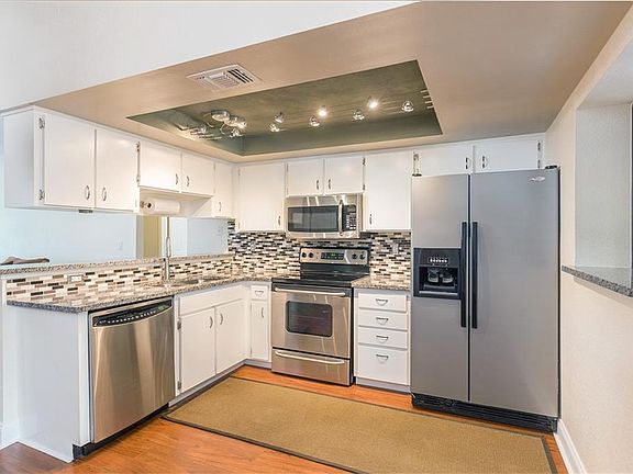 3rd image of 6734 S Court Dr