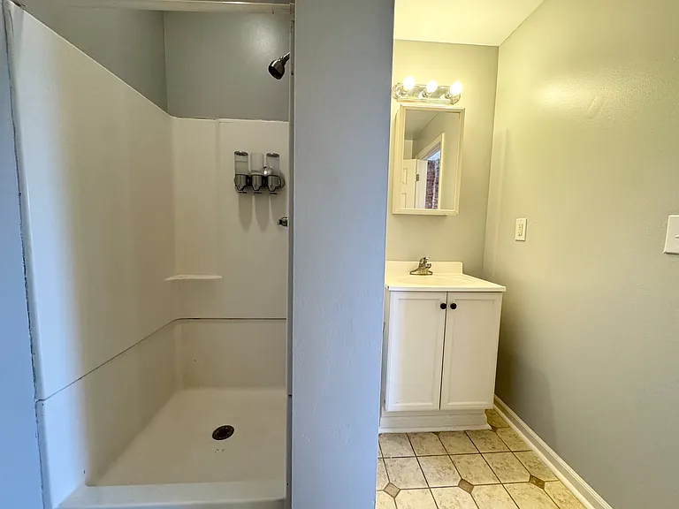 503 1/2 N 6th St #1 — Photo 14