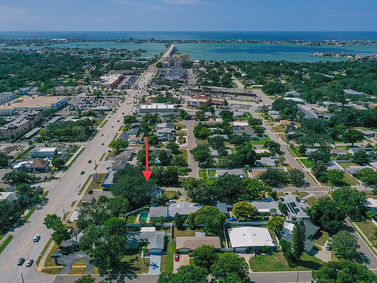 2420 Mineola Dr S — Photo 31