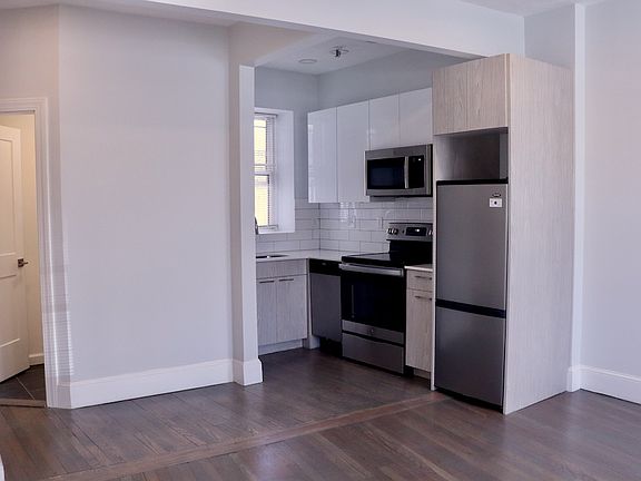 2nd image of 56 Queensberry St APT 6