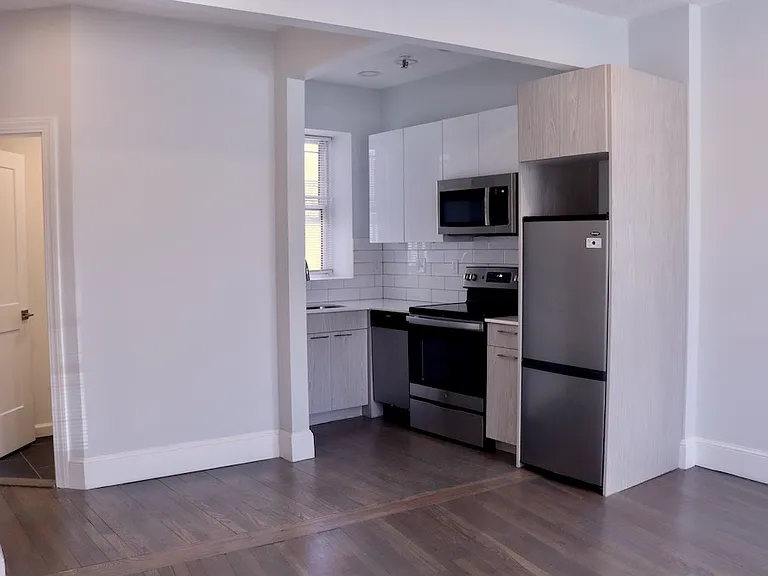 56 Queensberry St #6 — Photo 2
