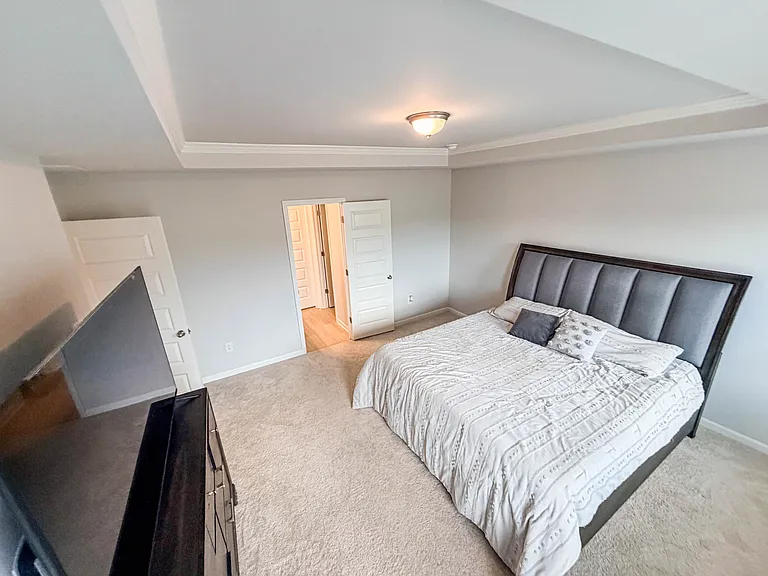 628 Sidney Ct — Photo 52
