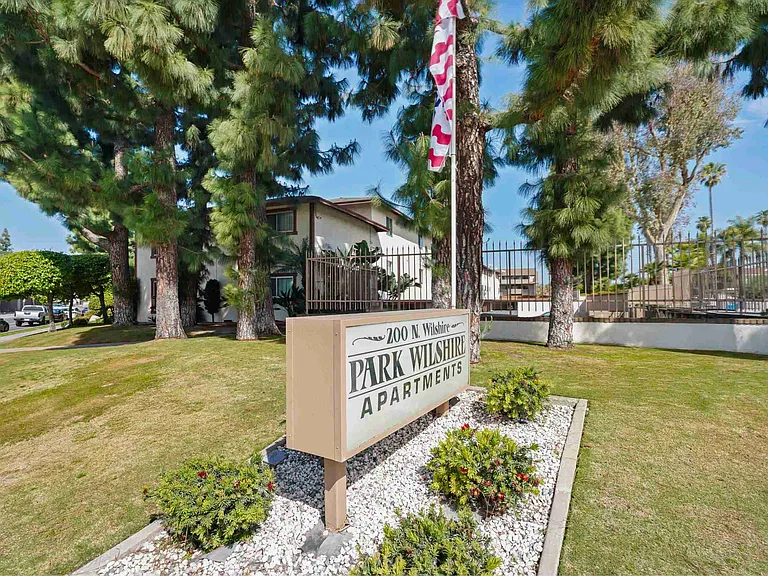 Park Wilshire — Photo 49
