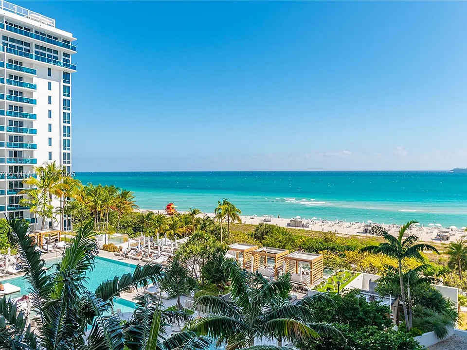 2301 Collins Ave #716