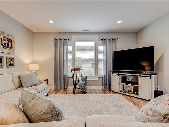 4th image of 5122 Garnet Ct