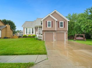 804 Silver Lake Cir, Raymore, MO 64083