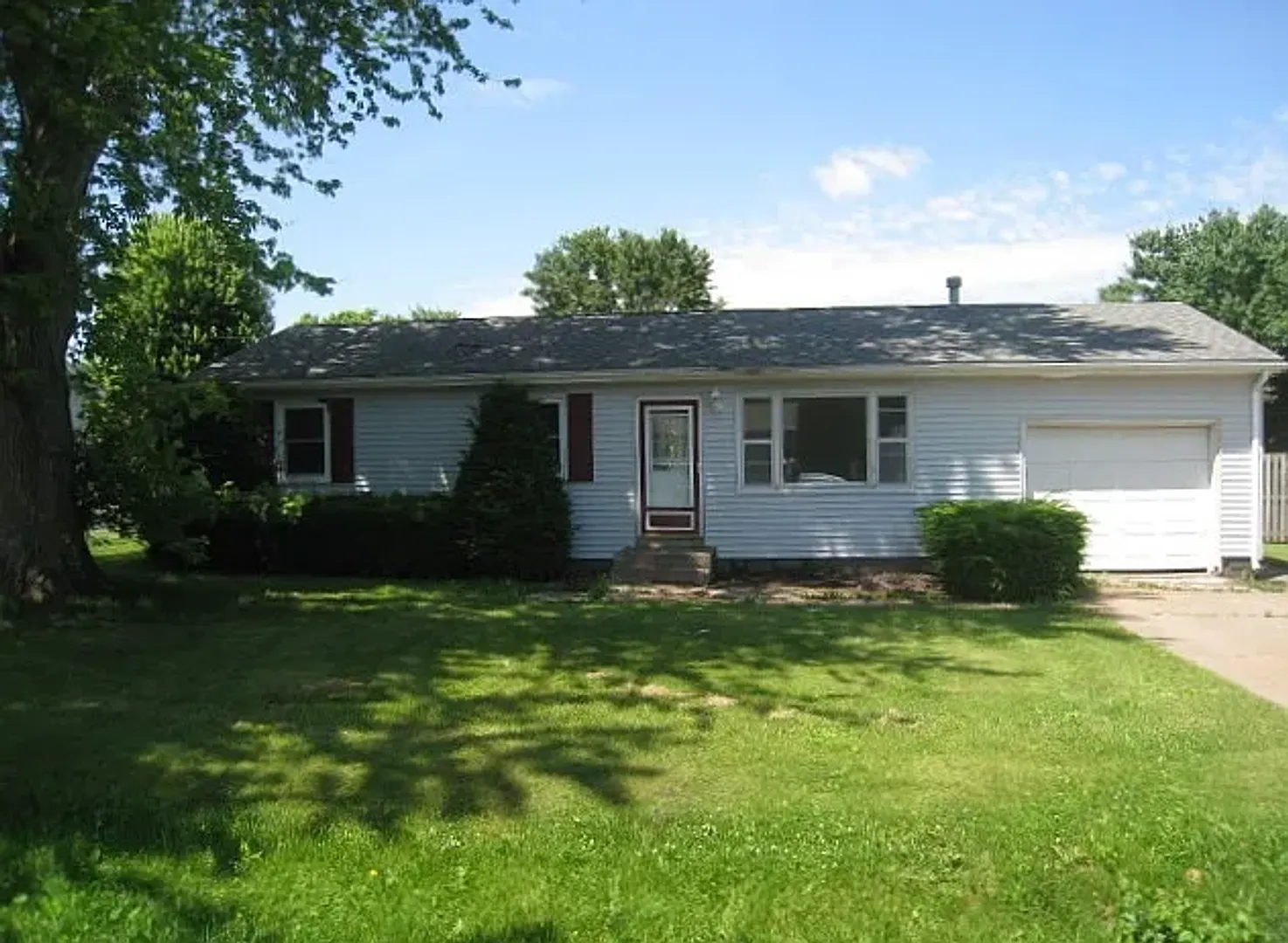 Spacious 3 Bedroom Home in Desirable Coal Valley! — Photo 1