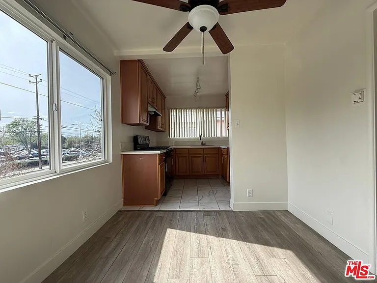 13233 Oxnard St #4 — Photo 4
