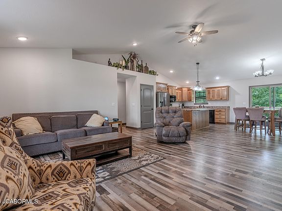 5th image of 400 Zachary Ct