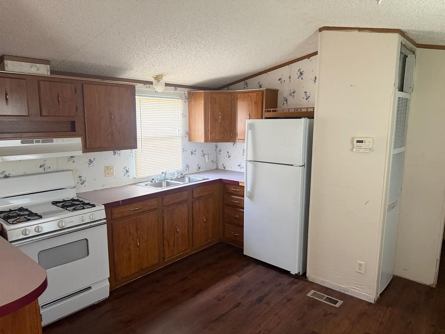 3 bed, $750 — Photo 2