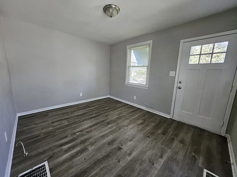 1627 N Gladstone Ave #1629 — Photo 2