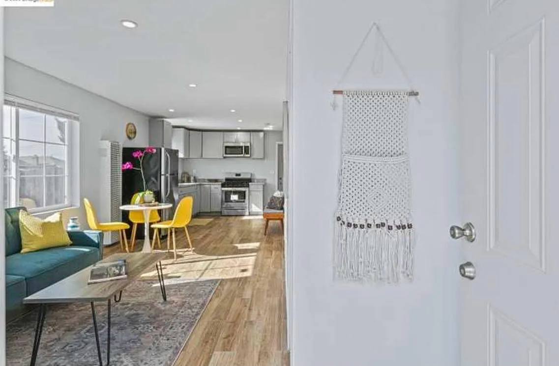 2 bed, 800 sqft, $2,600 — Photo 4