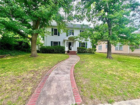 2nd image of 409 N Park Blvd