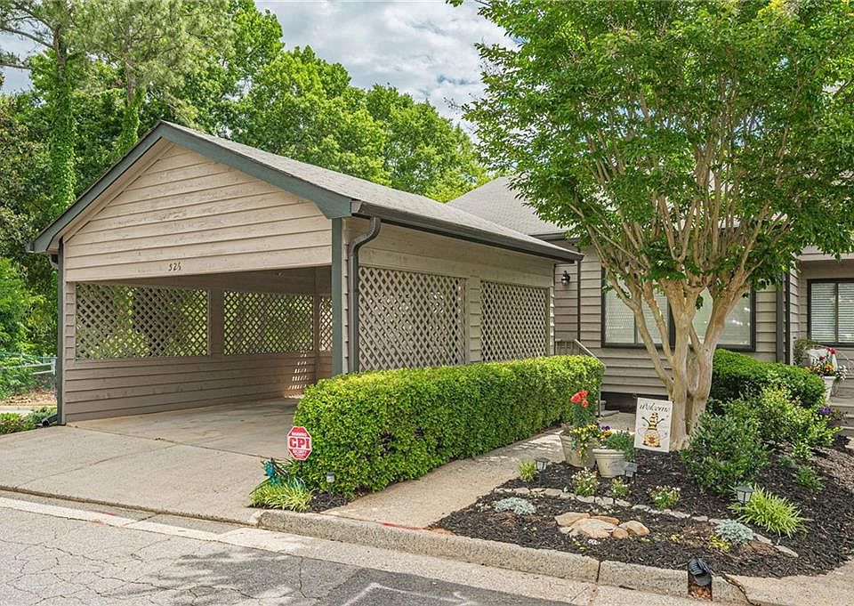 1st image of 526 Gardenia Ln