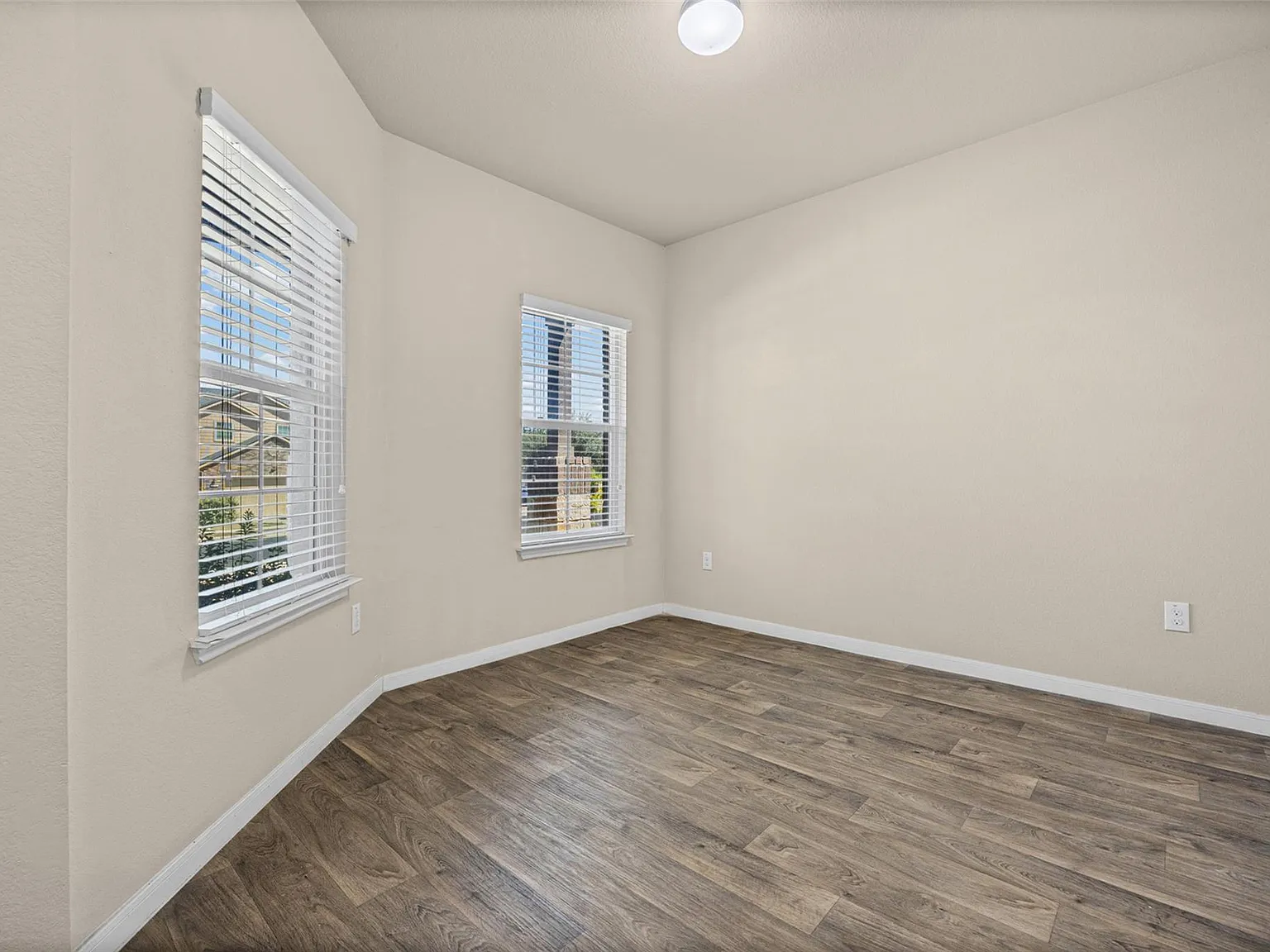 4 bed, 2.5 bath, 2341 sqft, $2,250 — Photo 4