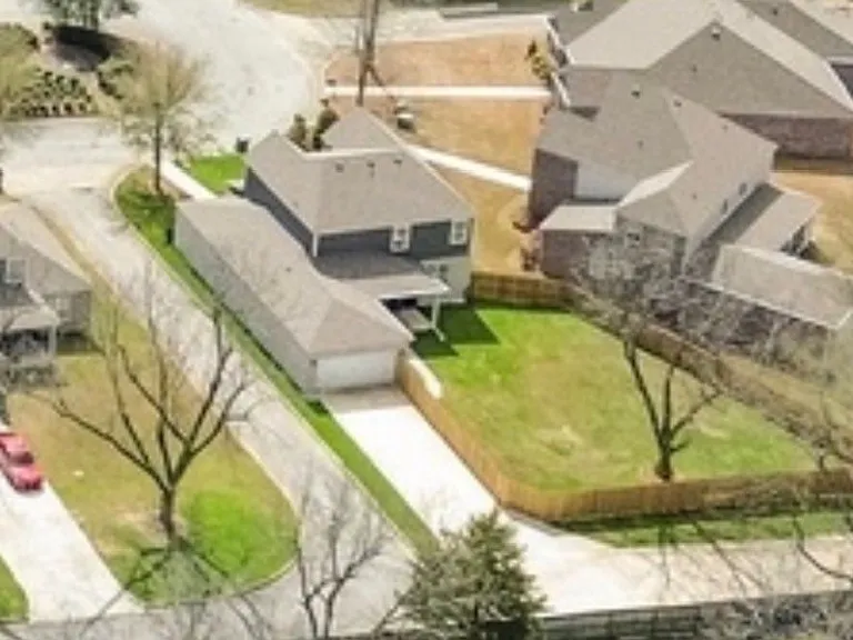 1620 Rosemary Park — Photo 3