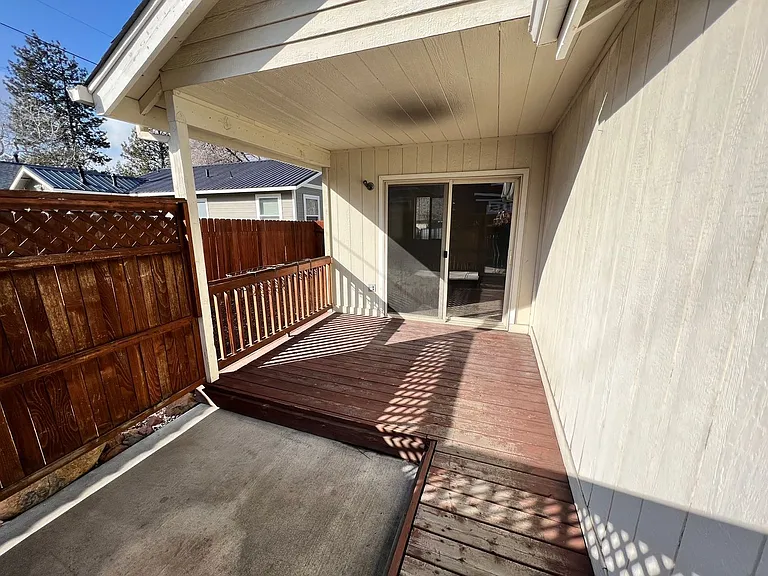 1355 NW Davenport Ave — Photo 17