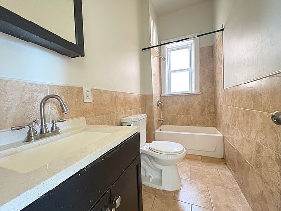 5th image of 968 Summit Ave #30