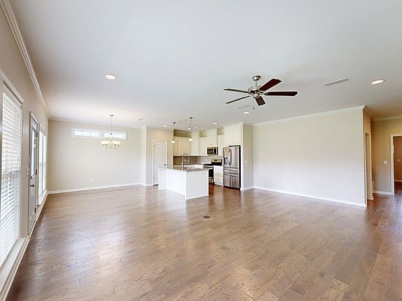 3rd image of 122 Litchfield Dr