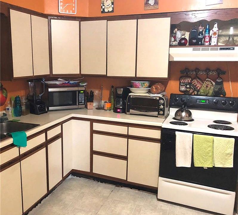 2nd image of 2316 Winton Ave