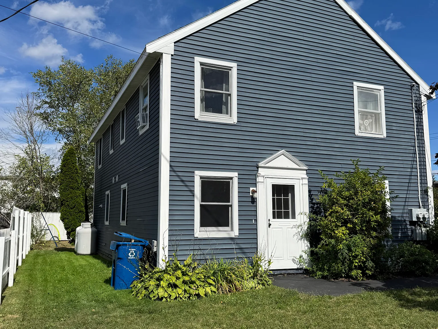 2 bed, 900 sqft, $2,400 — Photo 2