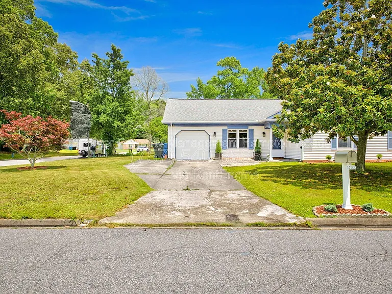 1700 Star Lake Dr — Photo 2