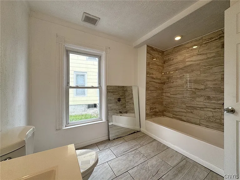 318 W Hoard St — Photo 41
