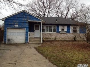 1670 Paula Ln, East Meadow, NY 11554