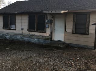 806 W Navasota St, Groesbeck, TX 76642