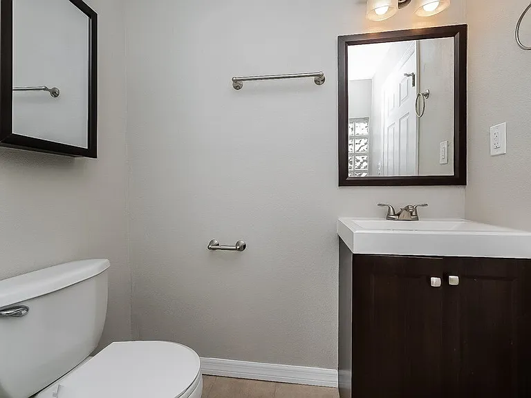 522 E Lime St — Photo 11