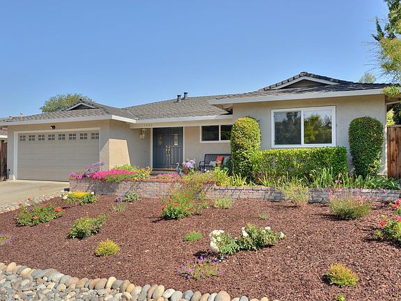 3rd image of 1686 Hyde Dr