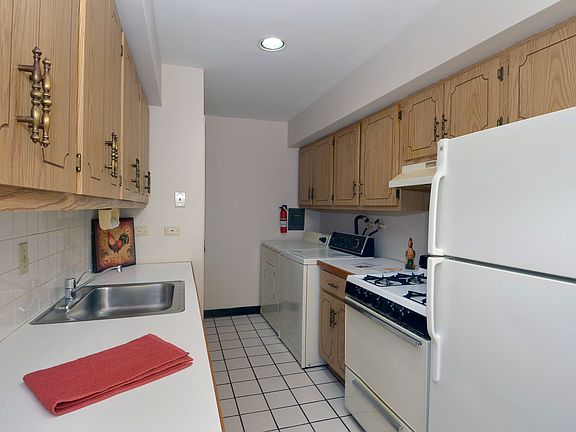 4th image of 1353 Cove Dr #207-B