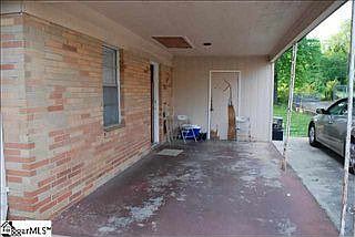 4th image of 302 Blossom Dr