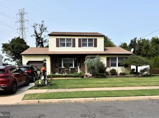 4 Harvest Ln, Burlington, NJ 08016