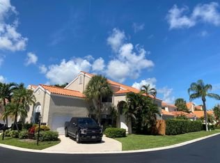 2579 La Lique Cir, Palm Beach Gardens, FL 33410