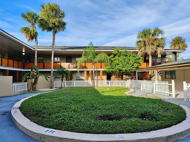 **"Live Among the Palms: Your Arlington Oasis Awaits!"** — Photo 2