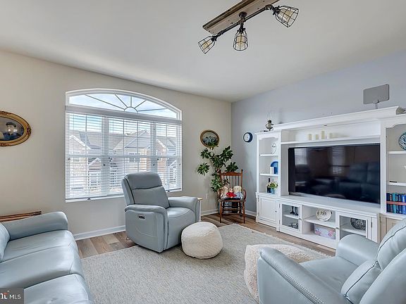 2nd image of 20868 Brunswick Ln