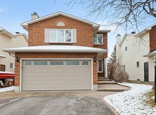 18 Shetland Way, Ottawa, ON K2M1R9
