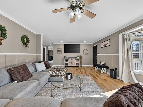 3rd image of 16 Clayton Acres Rd