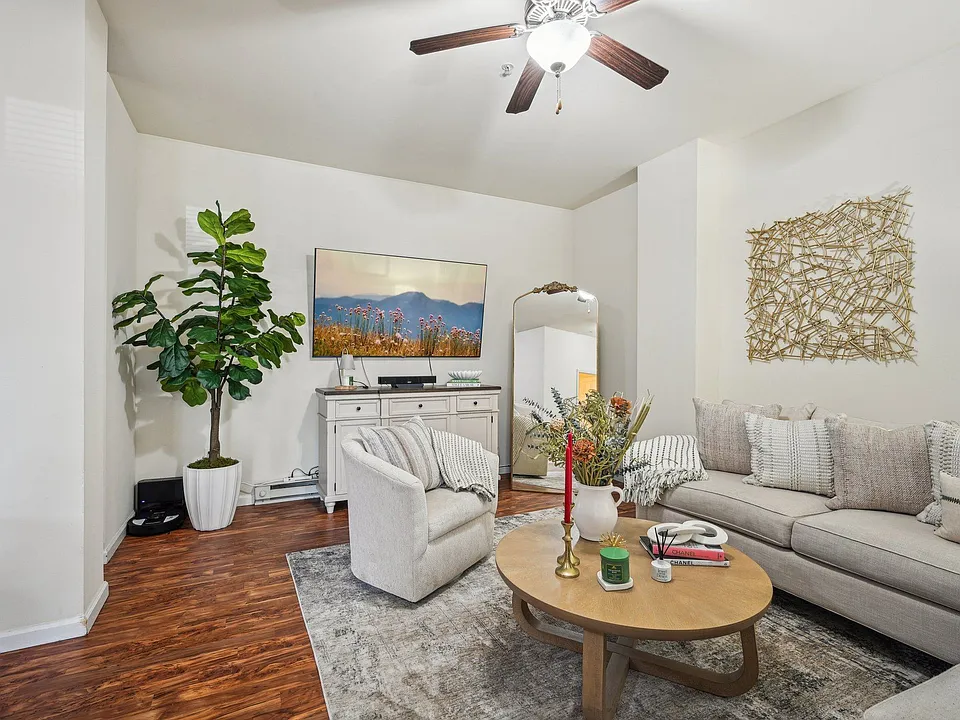 Lofts at 525