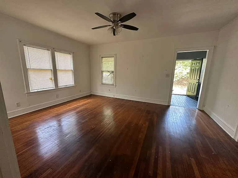 3031 Catherine St — Photo 3