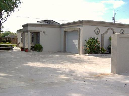 2nd image of 915 Flour Bluff Dr
