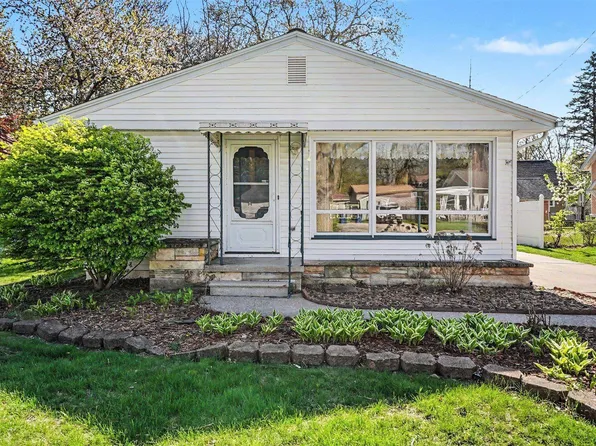 1302 Green Ave, Bay City, MI 48708