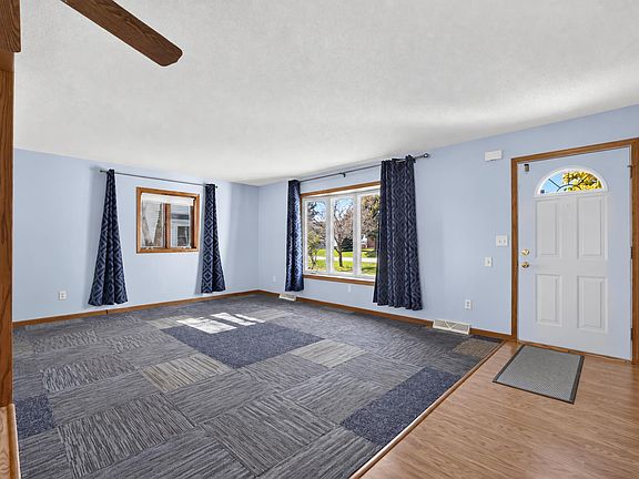5th image of 10210 Sharon Ln